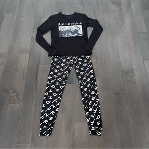 FRIENDS Black Pajama Set with Graphic Design Size XS